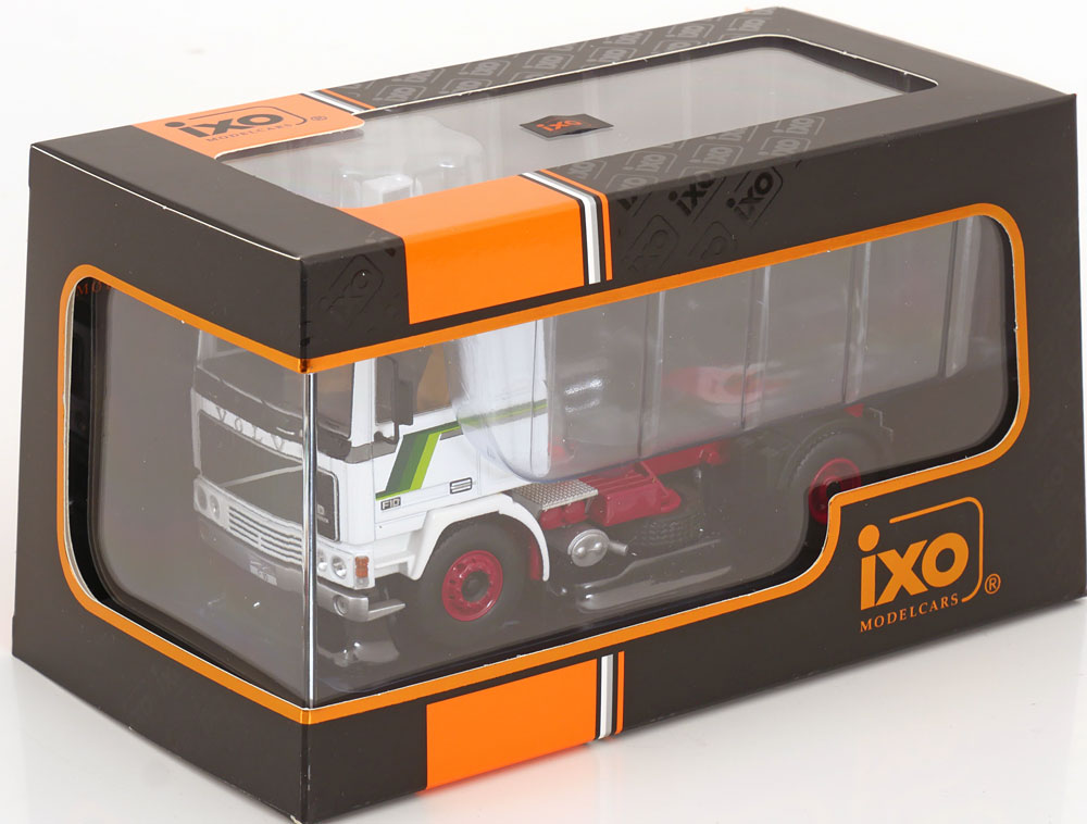 Volvo F10 towing - 1/43 IXO
