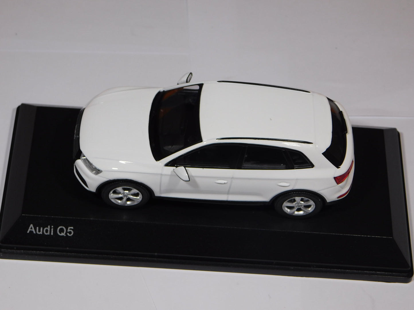 Audi Q5 2017 - 1:43 iScale