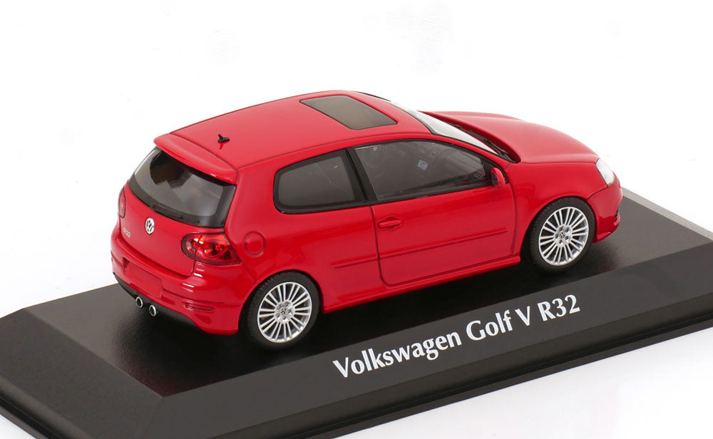 VW (Golf) 5 R32 2005 -  1/43  Maxichamps