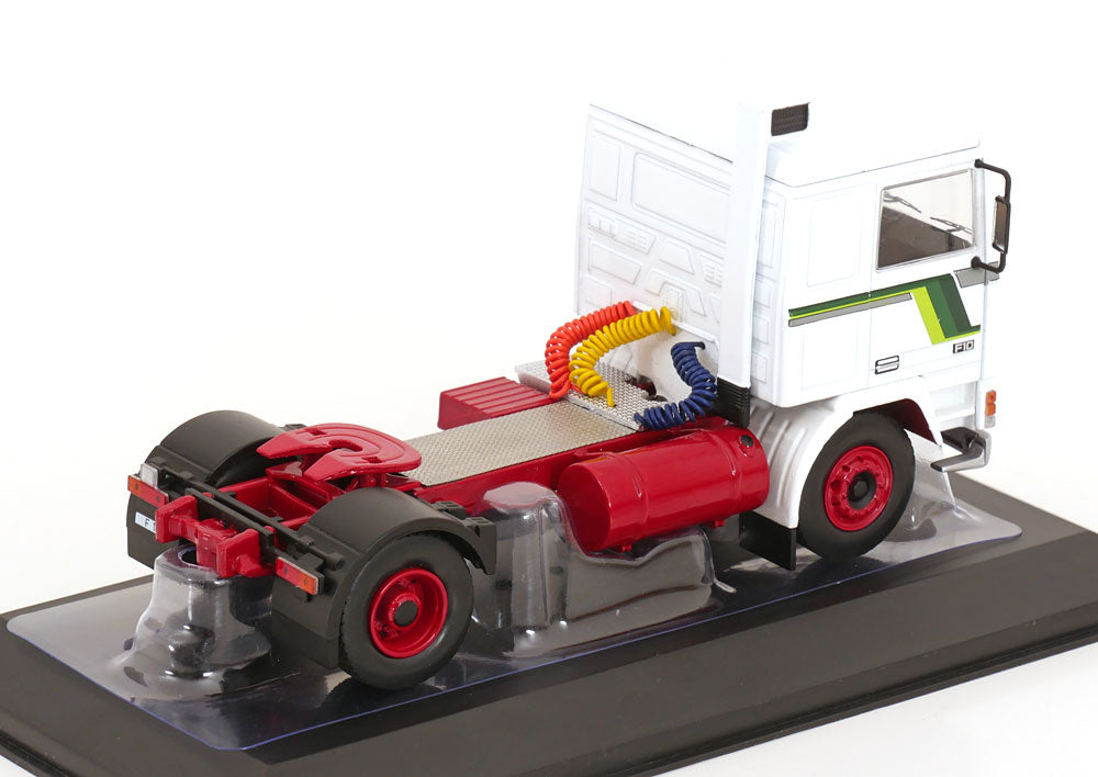 Volvo F10 towing -  1/43 IXO