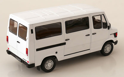 Mercedes-Benz 208 D bus ( vitré )1988 -  1:18 KK Scale