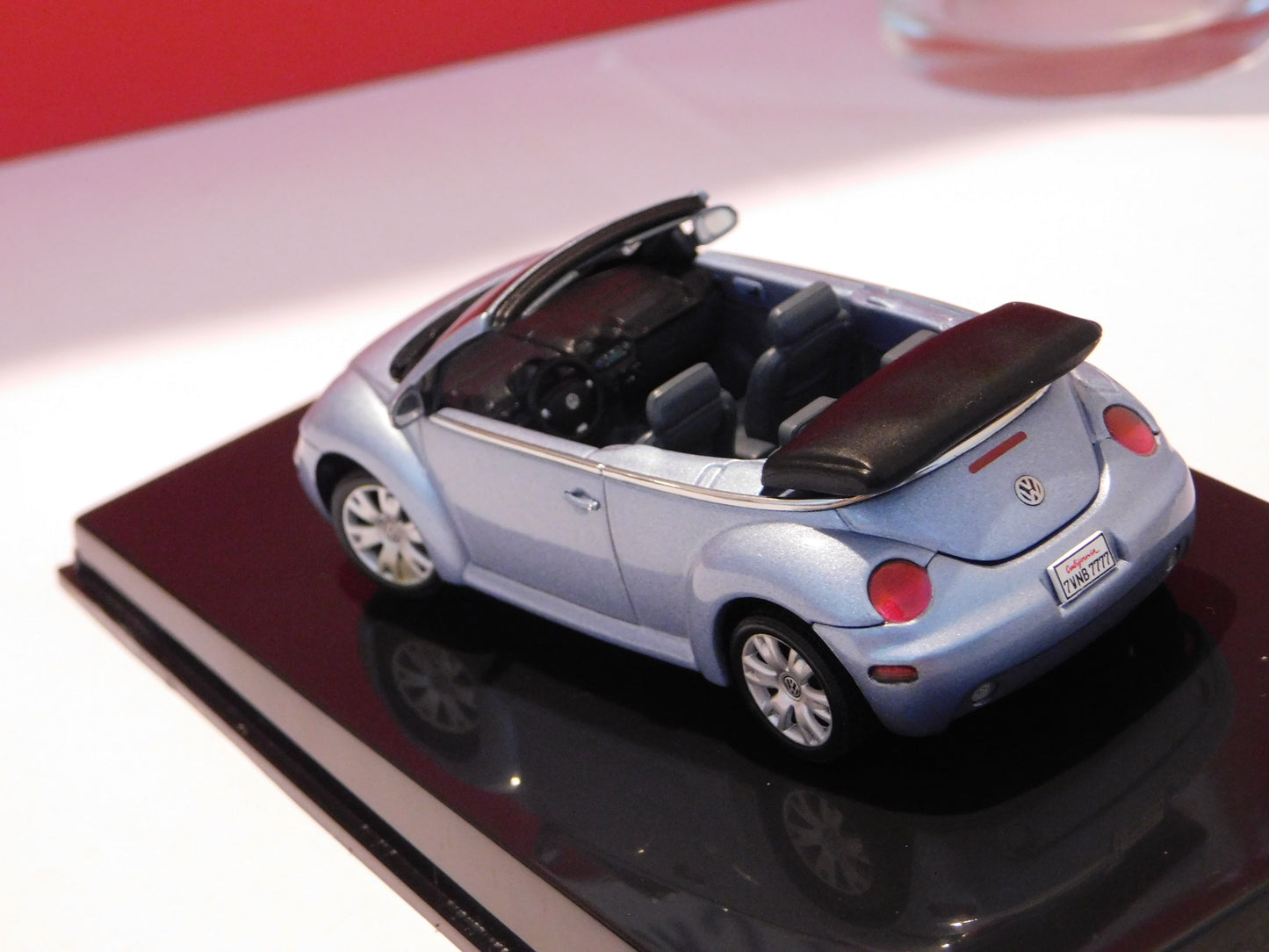Volkswagen New Beetle - 1/43  AutoArt