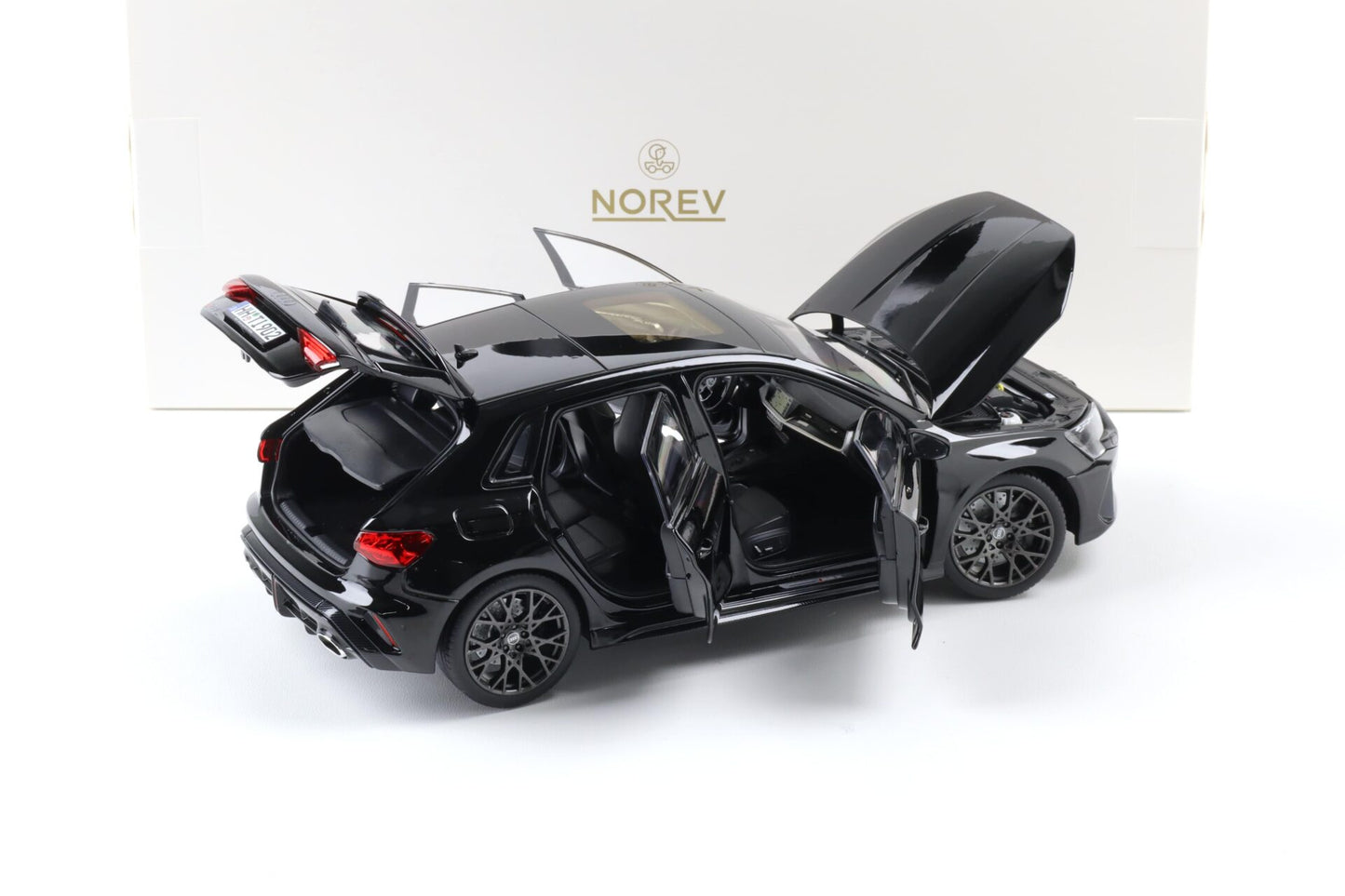 Audi RS3 - 1:18 Norev