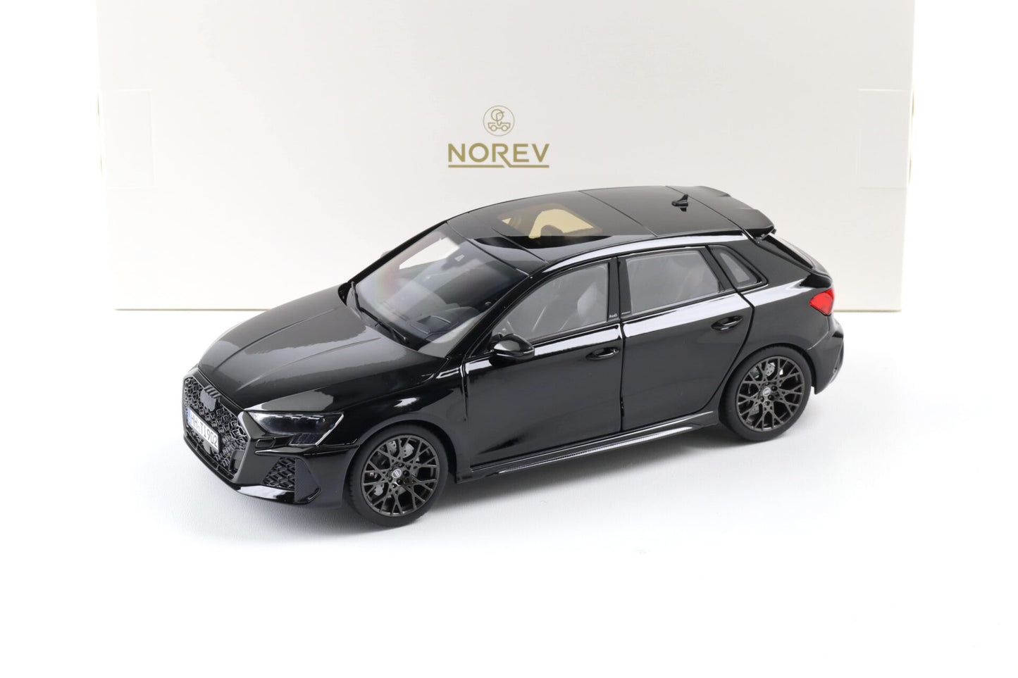 Audi RS3 - 1:18 Norev