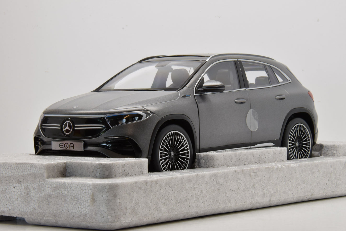 Mercedes Benz EQA - 1/18 NZG