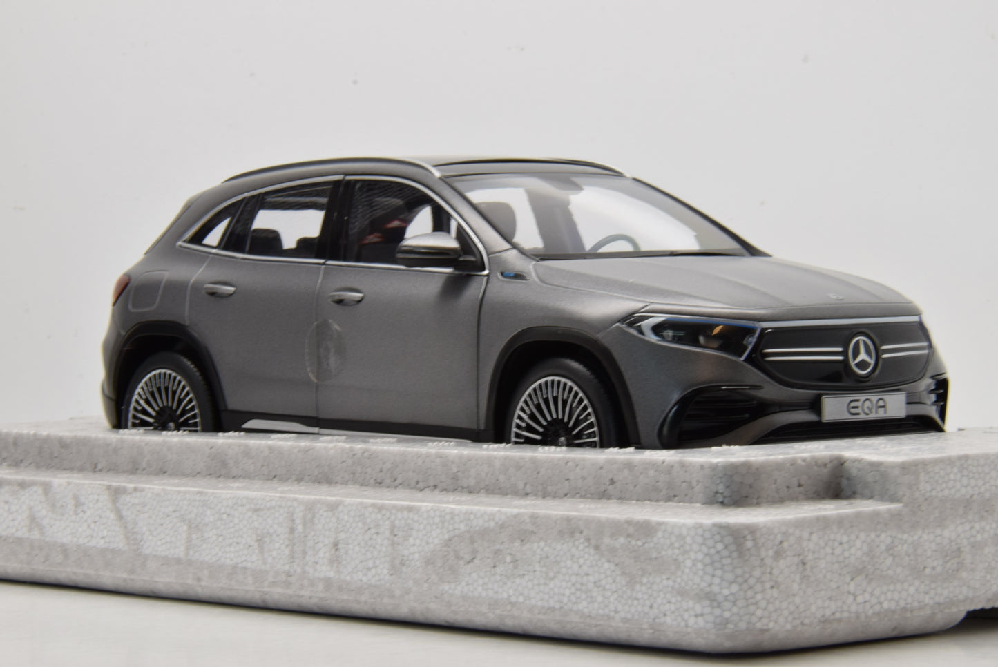 Mercedes Benz EQA - 1/18 NZG