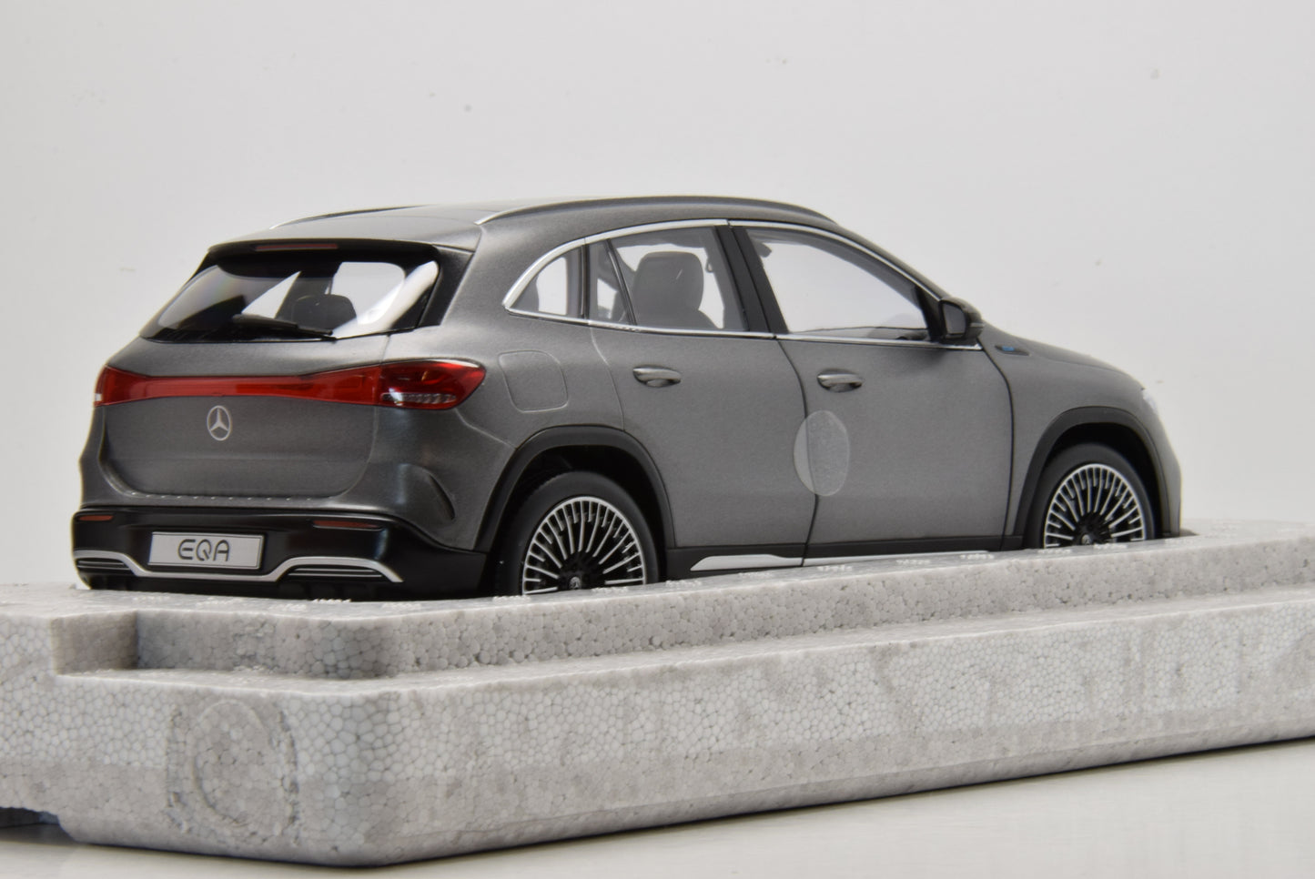 Mercedes Benz EQA - 1/18 NZG