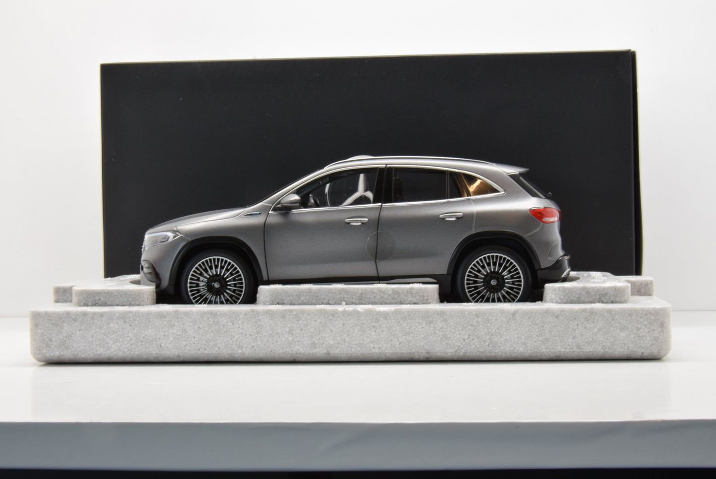 Mercedes Benz EQA - 1/18 NZG