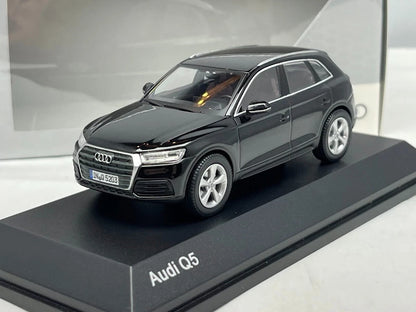 Audi Q5 2017  -  1:43 iScale