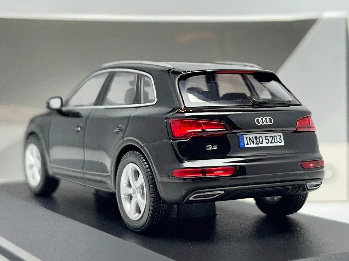 Audi Q5 2017  -  1:43 iScale