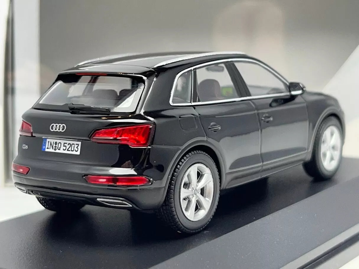 Audi Q5 2017  -  1:43 iScale