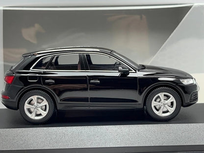 Audi Q5 2017  -  1:43 iScale