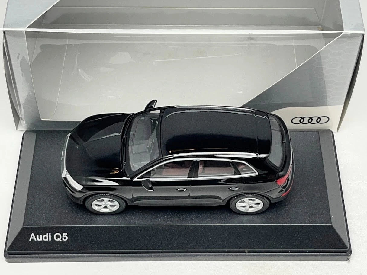 Audi Q5 2017  -  1:43 iScale