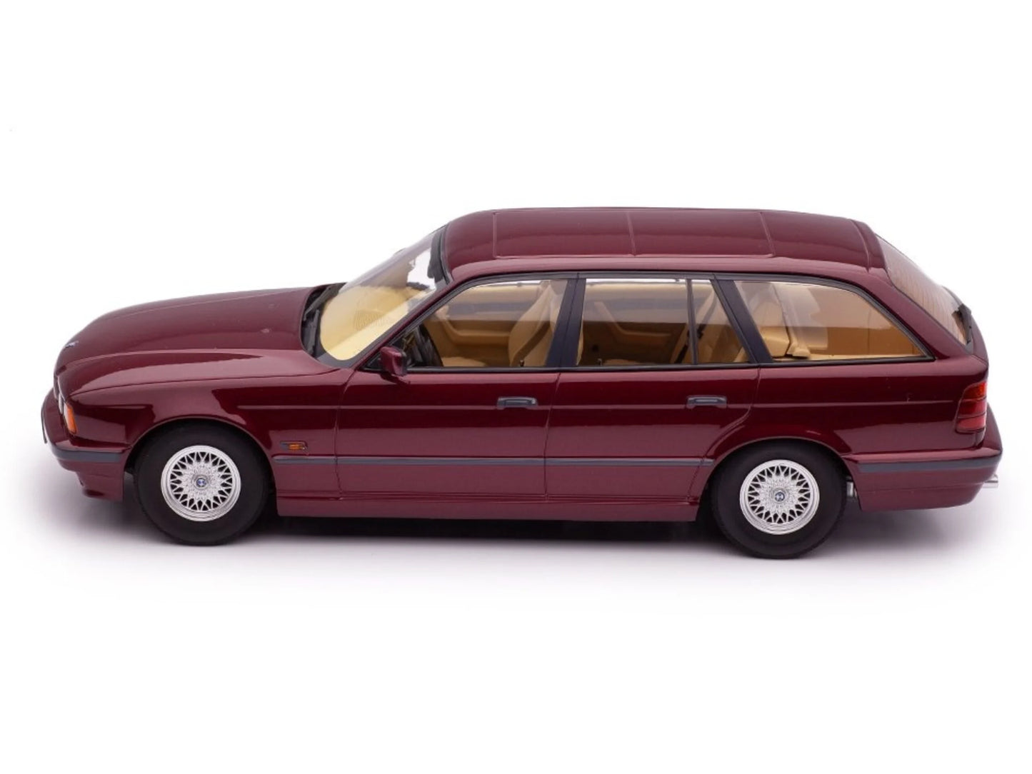 BMW 5series Series E34 Touring 1996 - 1/18 Triple 9