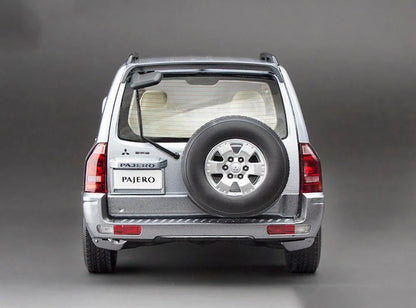 Mitsubishi Pajero - 1:18 Sun StaR