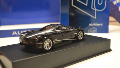 Pagani HUAYRA - 1:43 Autoart
