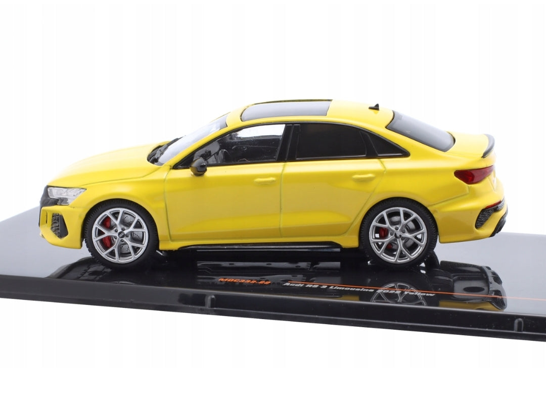 Audi RS3 Limousine - 1:43 Ixo