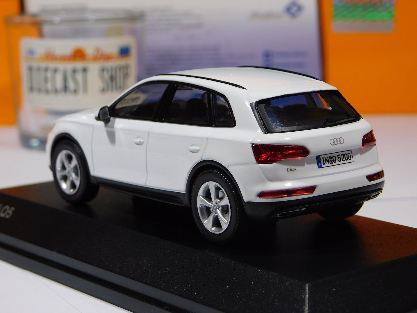 Audi Q5 2017  -   1:43 iScale