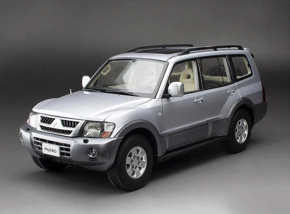 Mitsubishi Pajero - 1:18 Sun StaR