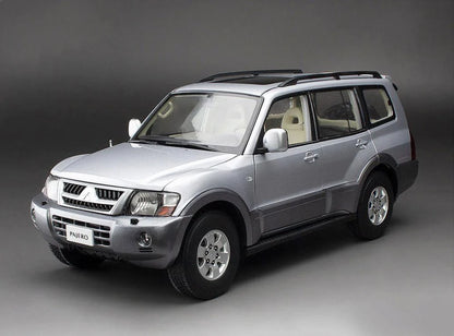 Mitsubishi Pajero - 1:18 Sun StaR