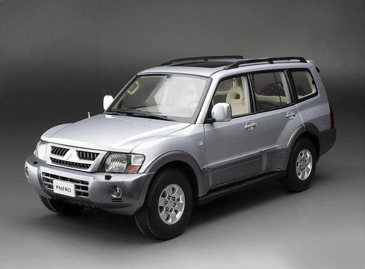 Mitsubishi Pajero - 1:18 Sun StaR