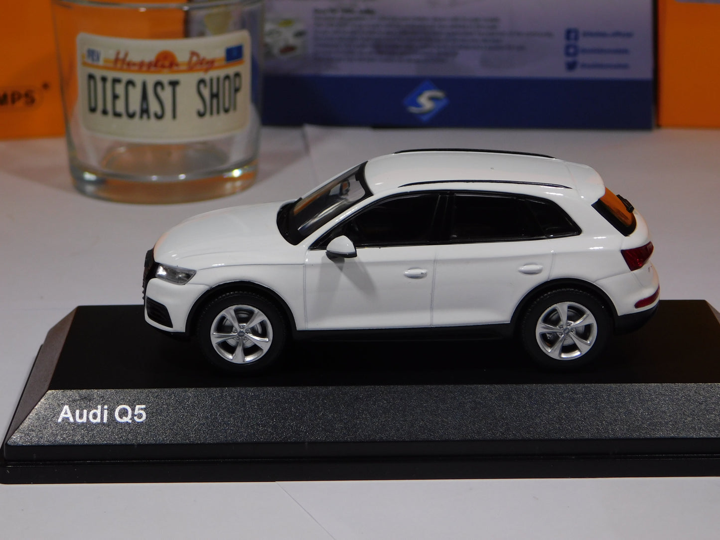 Audi Q5 2017  -   1:43 iScale
