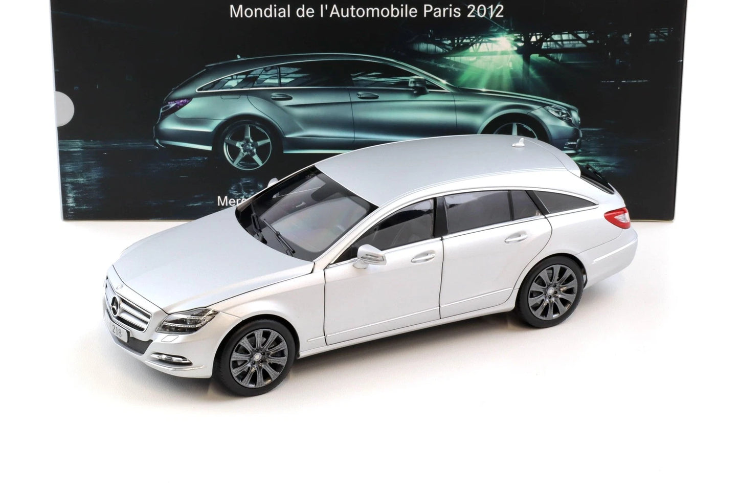 Mercedes CLS Shooting Brake X218 Paris Motorshow 2012 silver DEALER VERION - 1:18 Norev