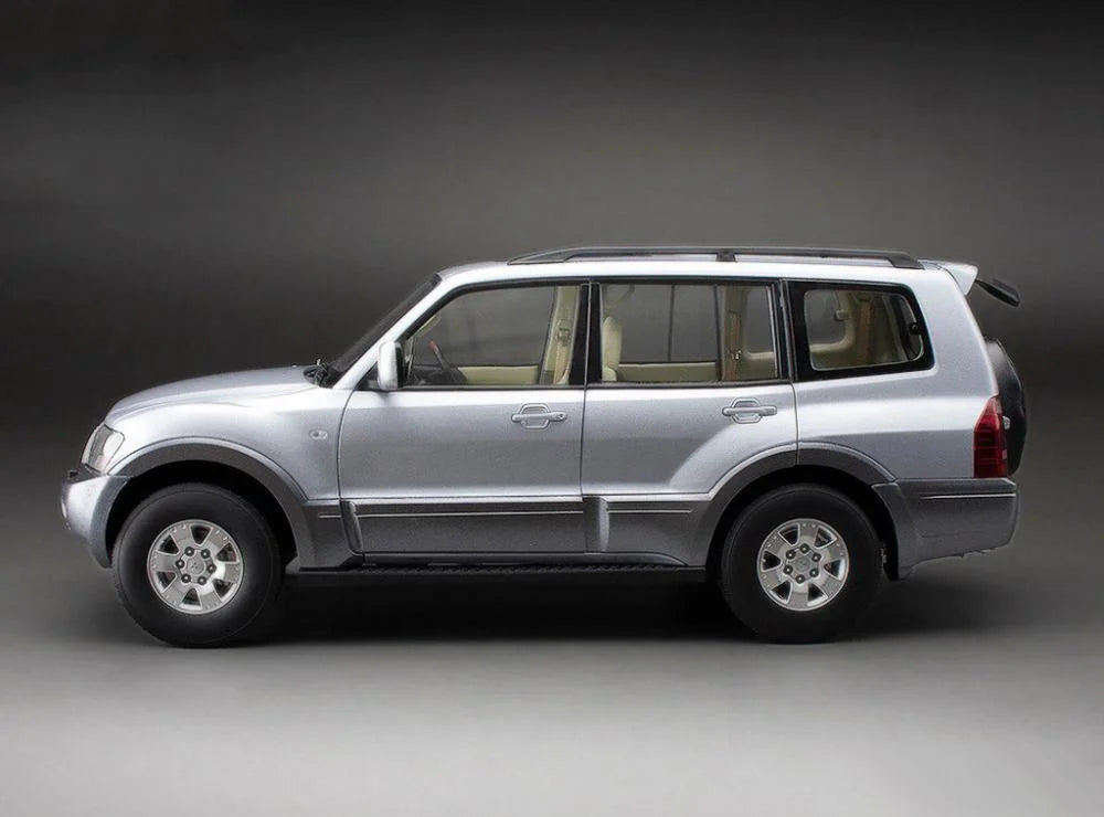 Mitsubishi Pajero - 1:18 Sun StaR