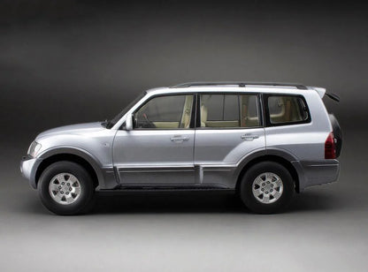 Mitsubishi Pajero - 1:18 Sun StaR