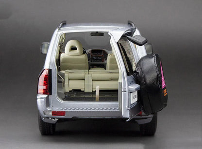 Mitsubishi Pajero - 1:18 Sun StaR