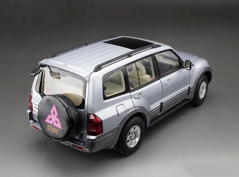 Mitsubishi Pajero - 1:18 Sun StaR