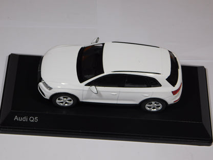 Audi Q5 2017  -   1:43 iScale