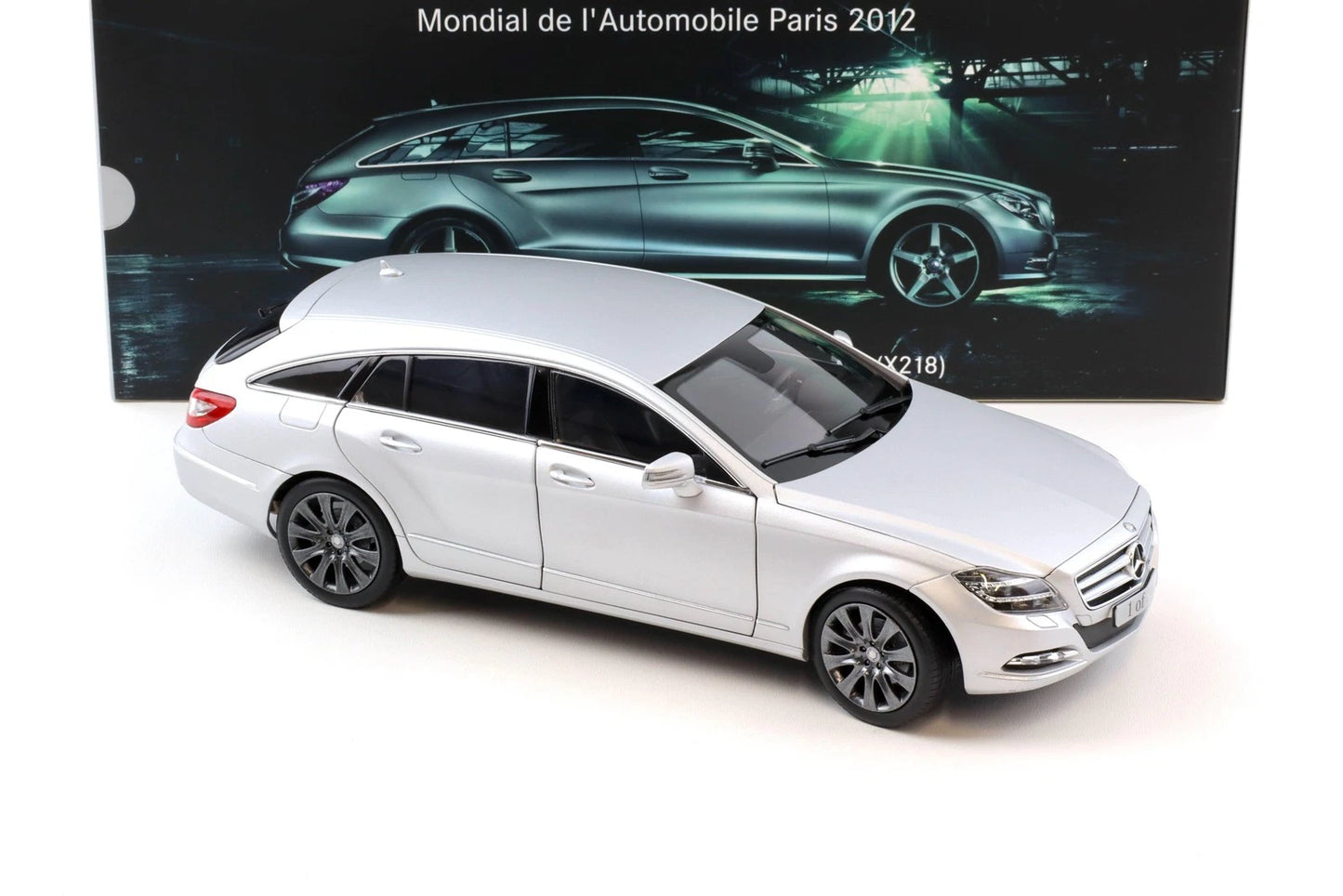 Mercedes CLS Shooting Brake X218 Paris Motorshow 2012 silver DEALER VERION - 1:18 Norev