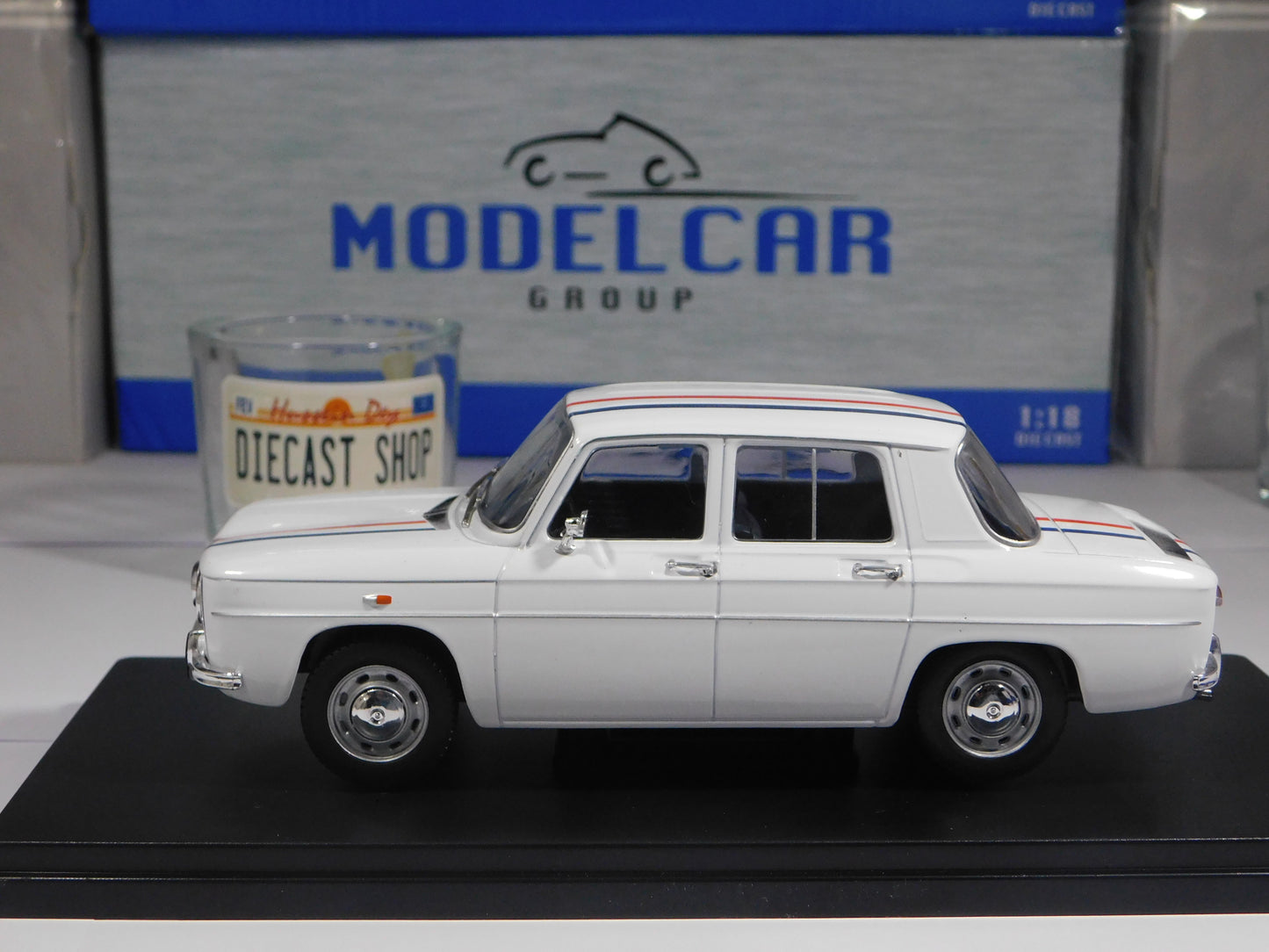 Renault 8 Gordini - 1:24 Whitebox