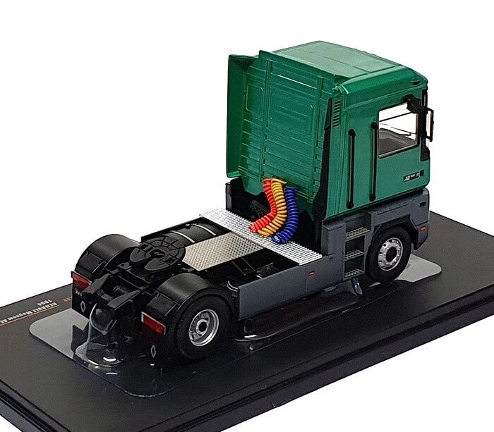 Renault Magnum AE 520 Ti towing - 1/43  IXO