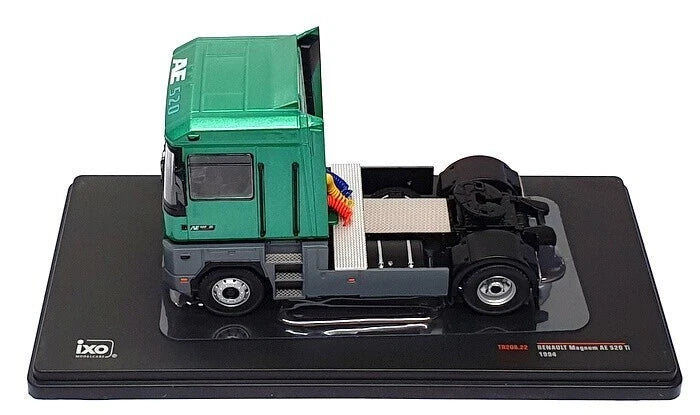Renault Magnum AE 520 Ti towing - 1/43  IXO